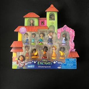 Disney Encanto Mi Familia 1.5" Figurine Set,
Includes all Madrigal Family